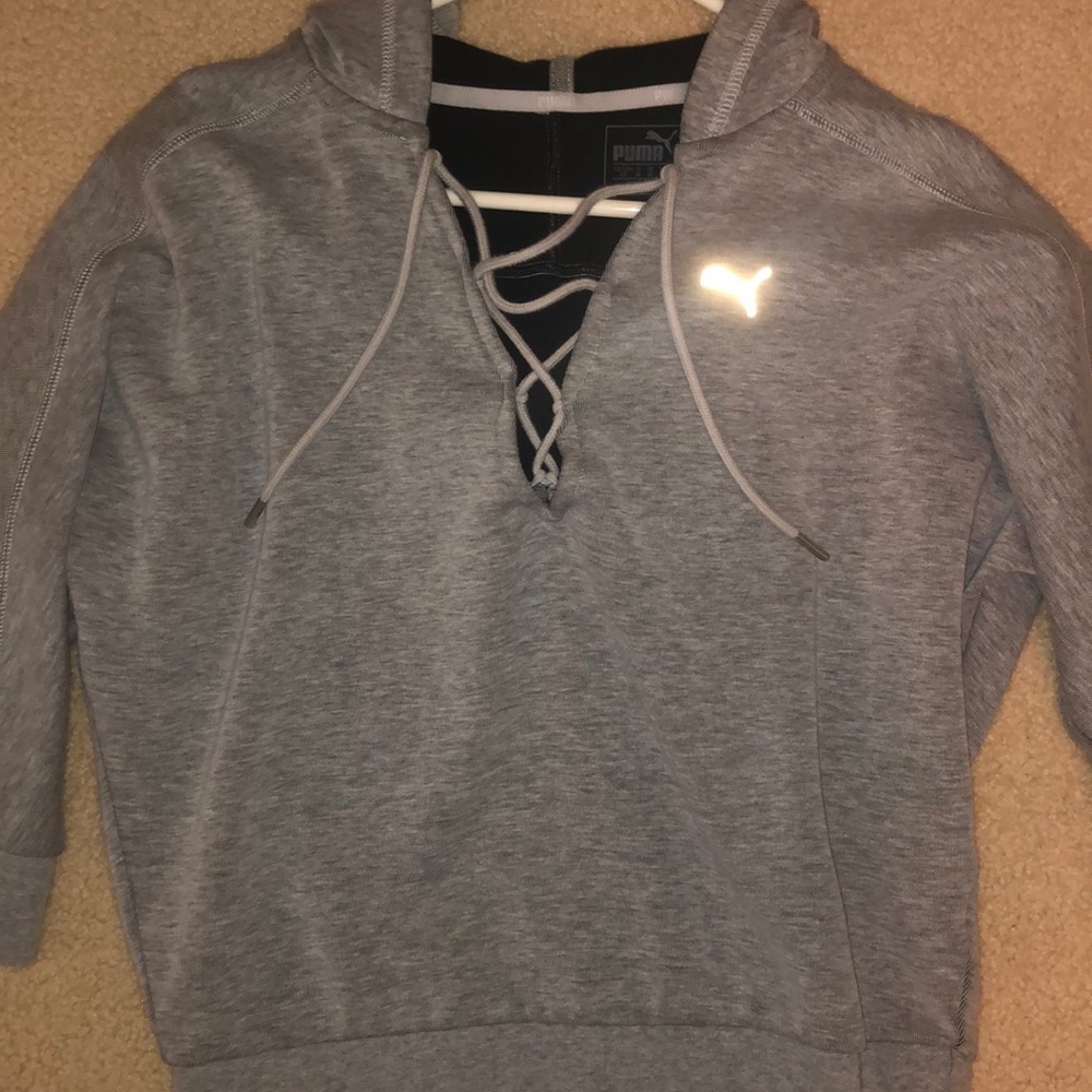 cropped sweatshirt